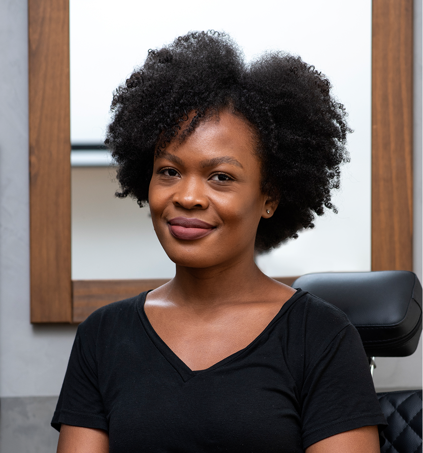 woman latino hair salon 1 1