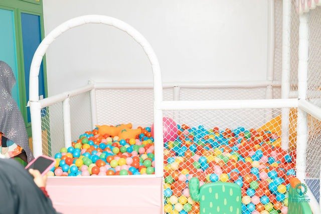 glow-up international school