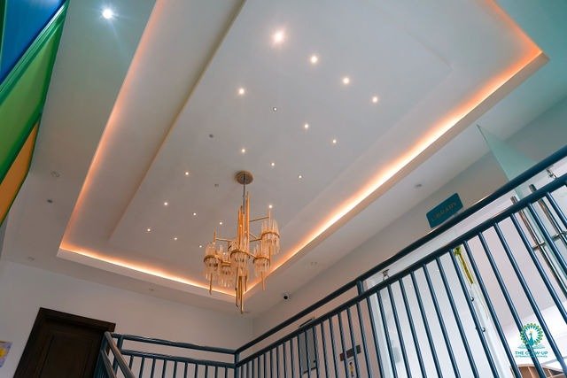 glow-up international school